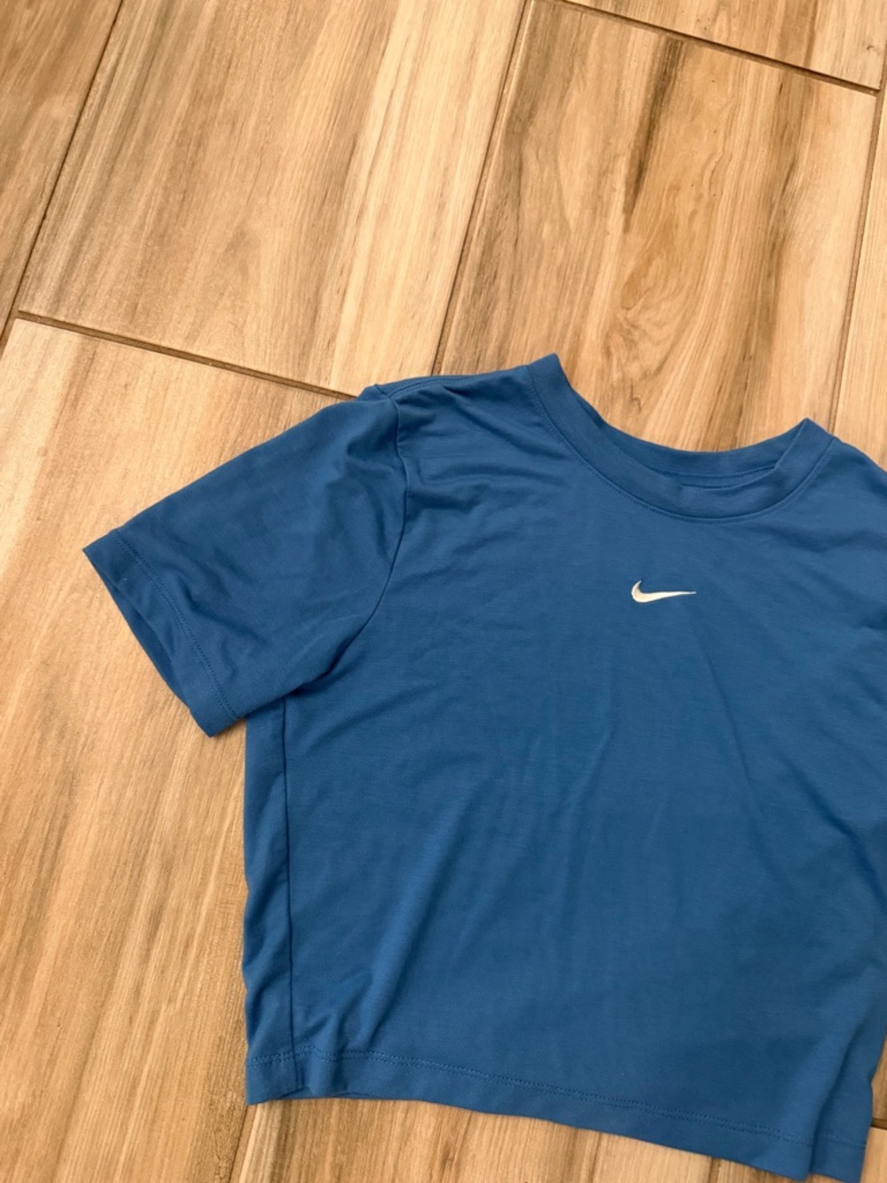 Nike Cropped Tee - Picture 3 of 8